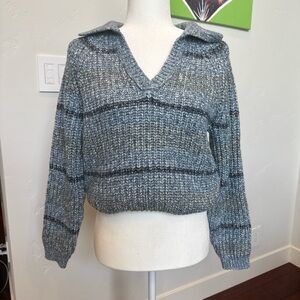 Universal Thread Women's Blue and Gray V-Neck Sweater
